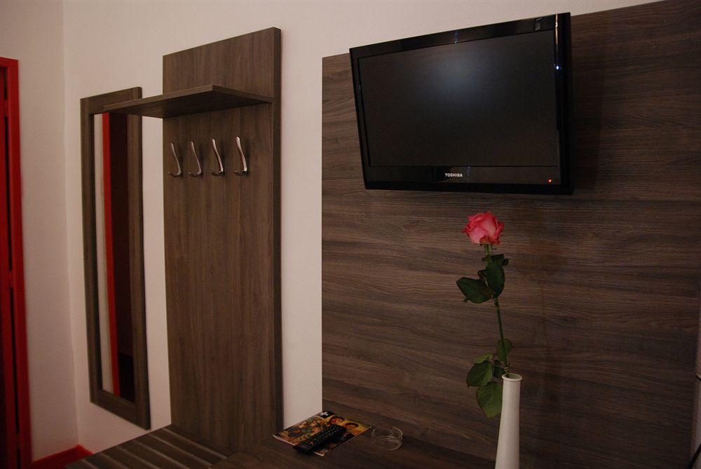 Hotel Actuel Chambery Centre Gare Экстерьер фото